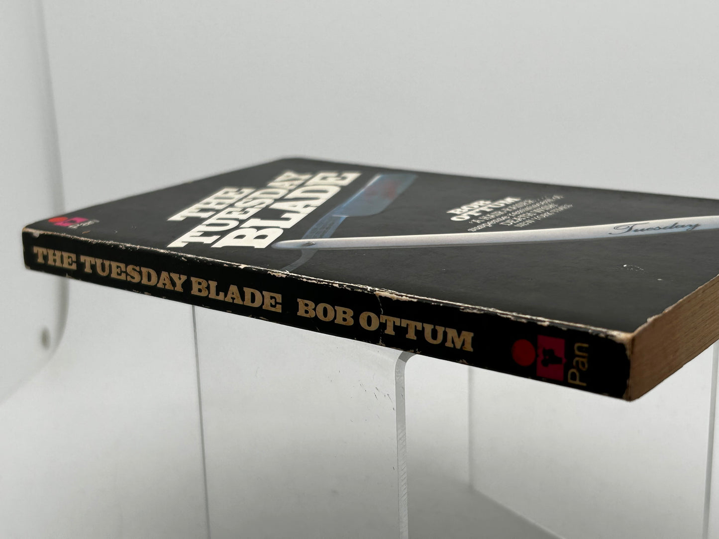 Tuesday Blade PAN Paperback Bob Ottum HS4