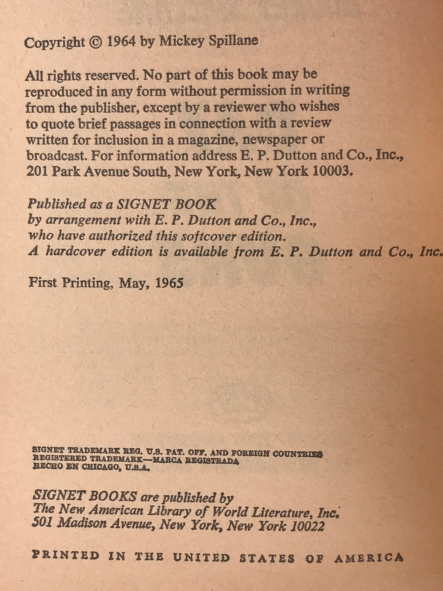 Day Of The Guns SIGNET Paperback Mickey Spillane CW01