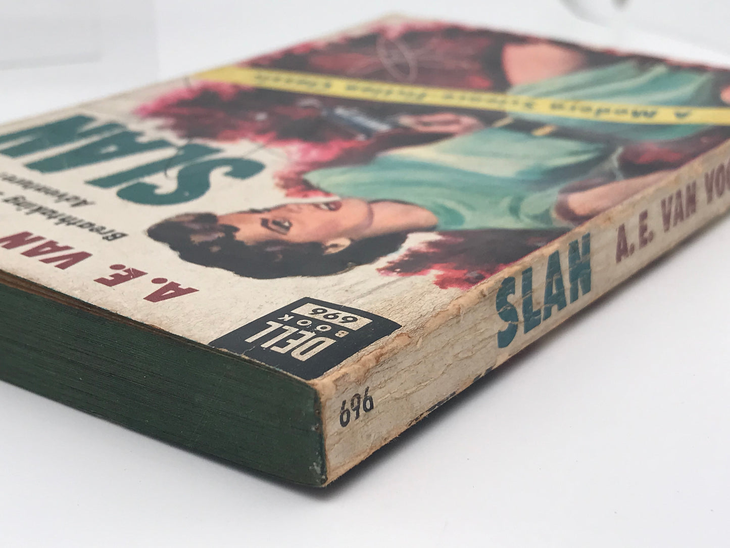 Slan DELL Paperback A.E. Van Vogt SF01