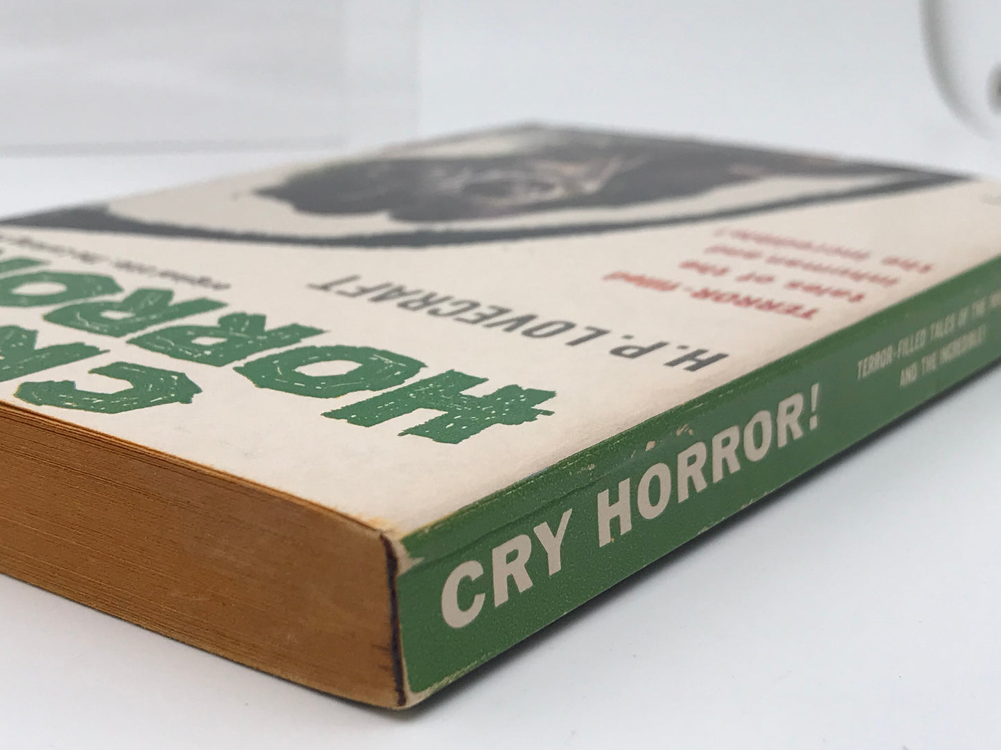 Cry Horror! AVON Paperback H.P. Lovecraft H01